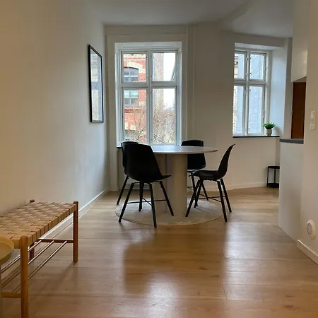 Brand New By The Lakes Appartement *