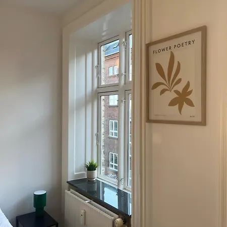 Brand New By The Lakes Appartement *